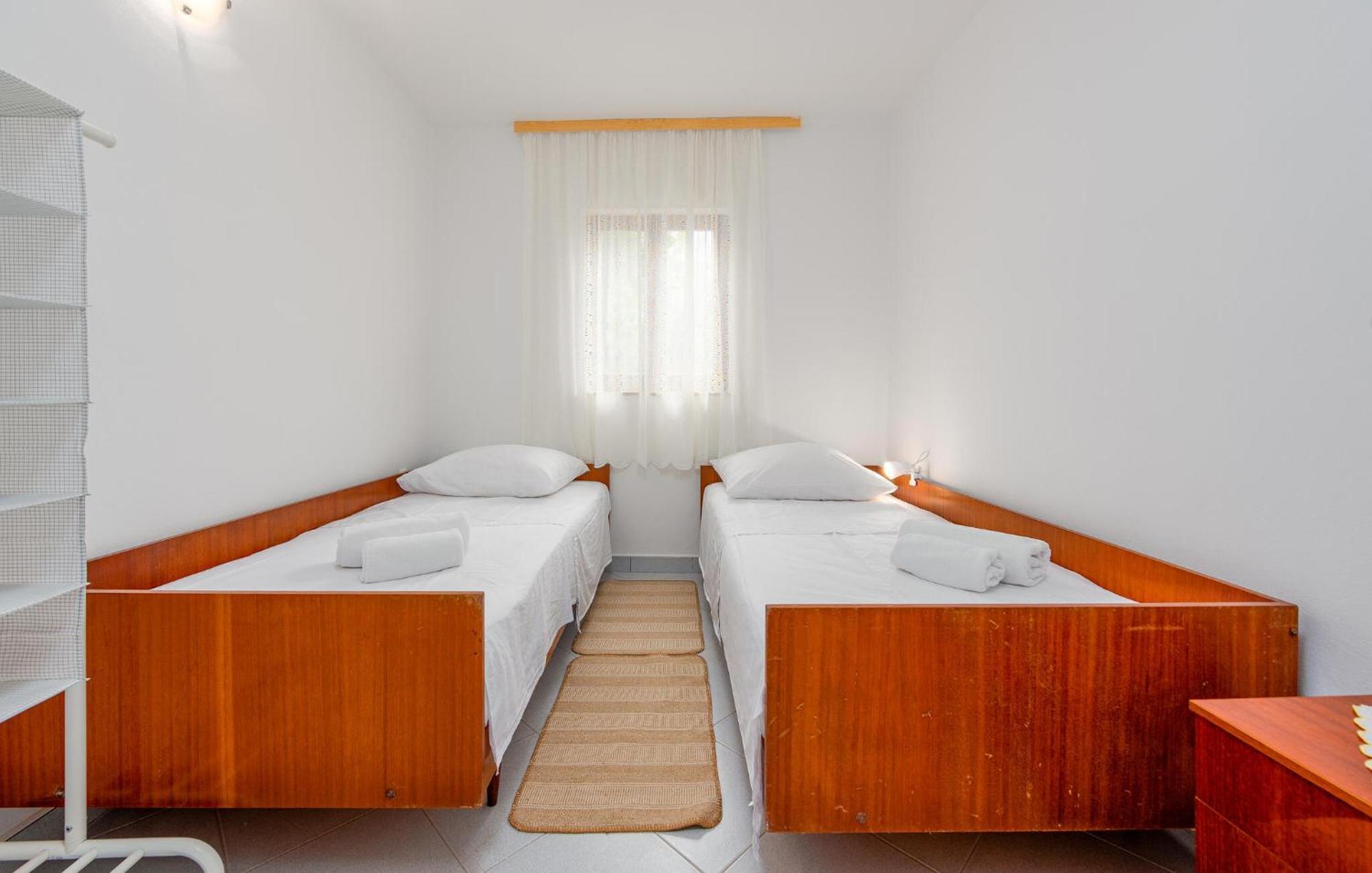 Beautiful Home In Novalja With Wifi Екстер'єр фото