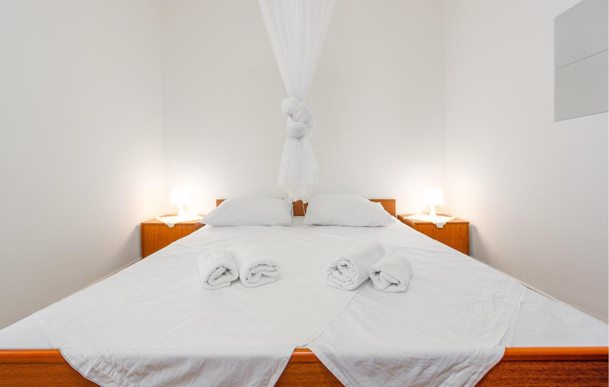 Beautiful Home In Novalja With Wifi Екстер'єр фото