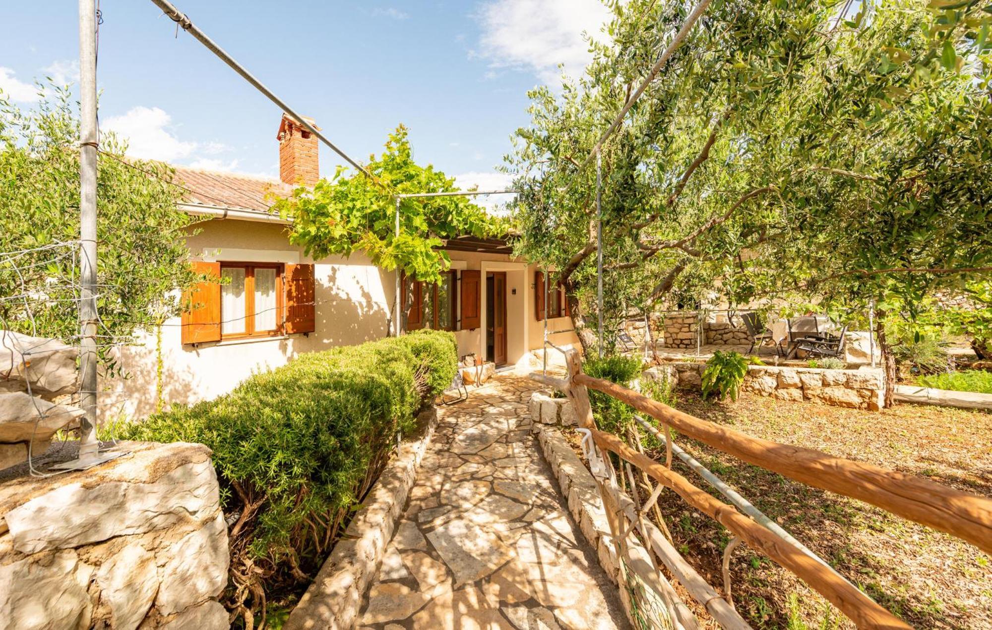 Beautiful Home In Novalja With Wifi Екстер'єр фото