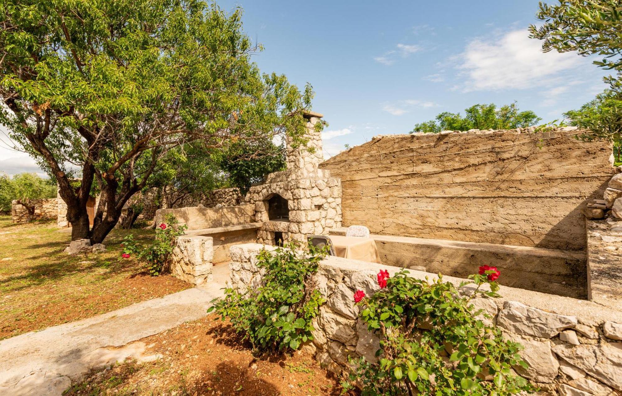 Beautiful Home In Novalja With Wifi Екстер'єр фото